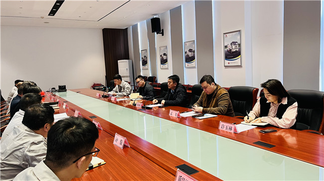 中海晟茂集團董事長黃加國一行蒞臨河南亞特檢查指導(dǎo)工作